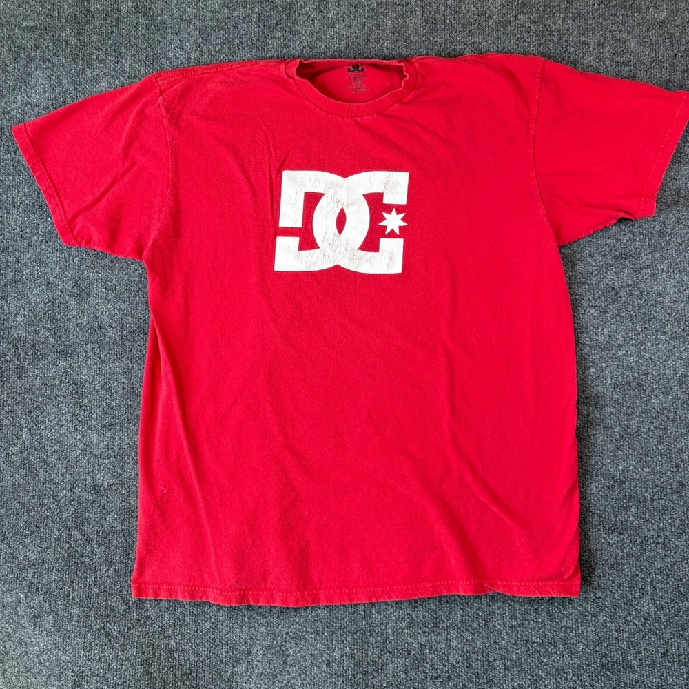 DC Shoes Star T Shirt Men XL Red Logo Graphic Cotton Skateboard Crew Neck Casual